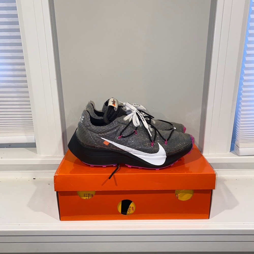 Off white zoom fly